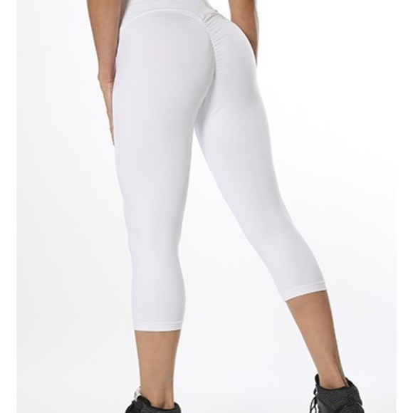 Celestial Bodiez Pants - NWT Celestial Bodiez BootyScrunch Low Rise Capris